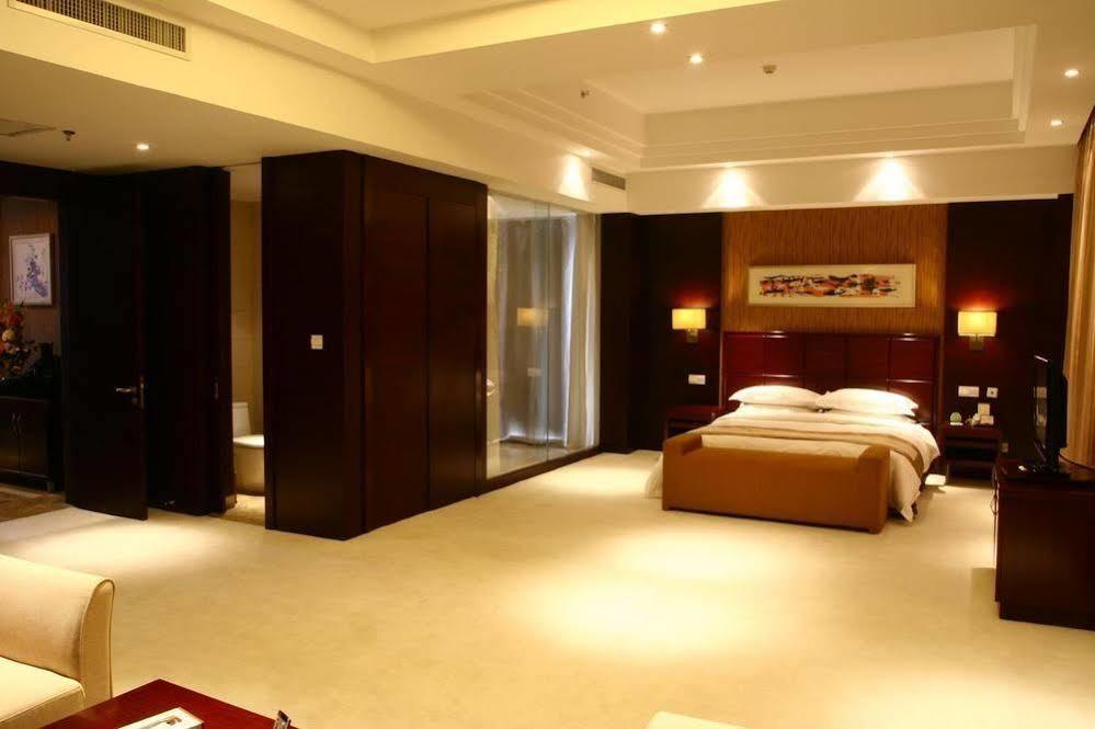 Tianrui Business Hotel Taiyuan  Exteriör bild